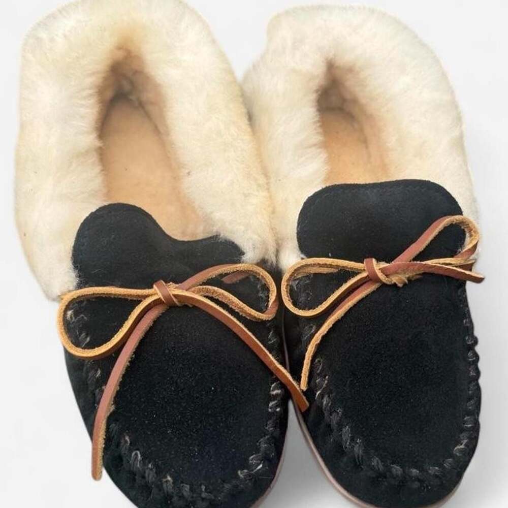 Minnetonka Alpine Sheepskin Moc Slippers